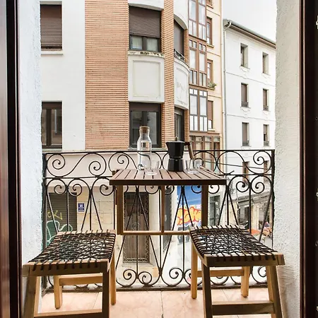 Spacious Near Casco Viejo דירה בילבאו